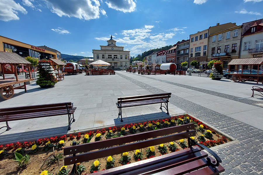 Muszyna - rynek i ratusz